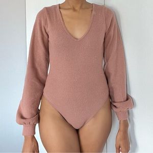 Dusty pink ribbed bodysuit with bell sleeves